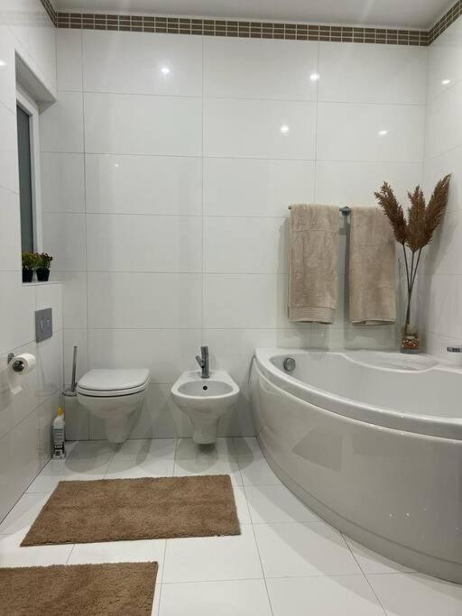 Pembroke St Julians Luxury, Comfort, Location Bagian luar foto