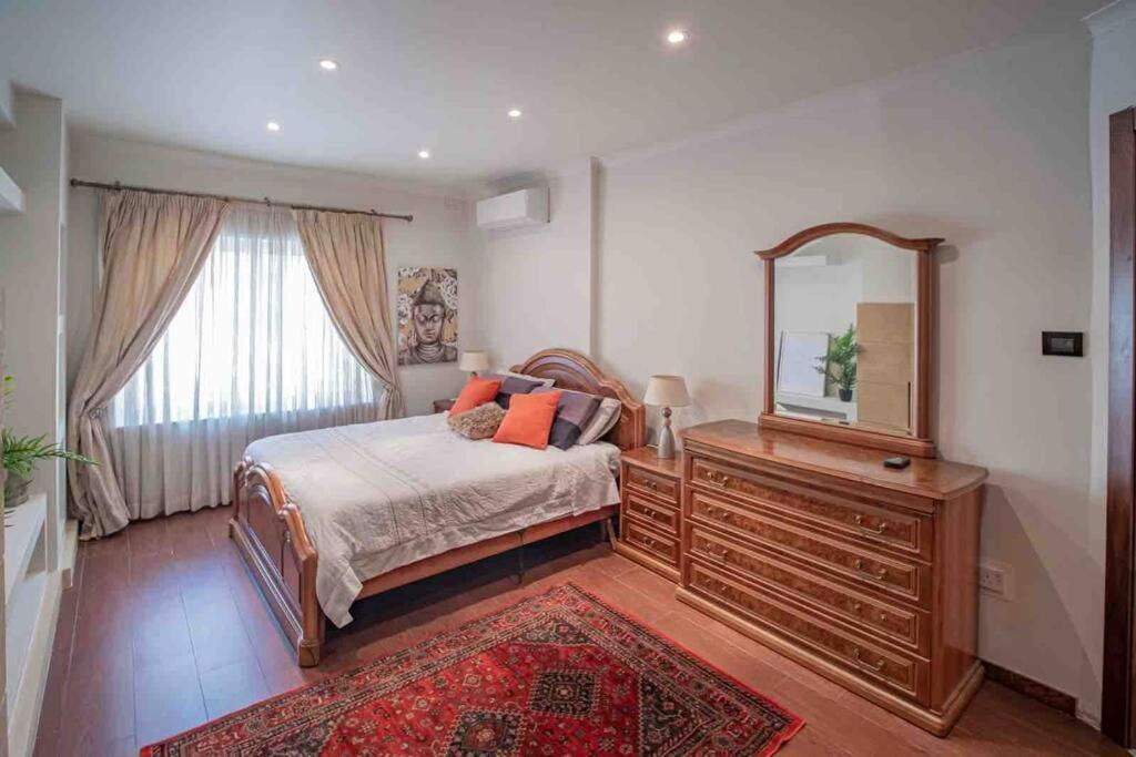 Pembroke St Julians Luxury, Comfort, Location Bagian luar foto