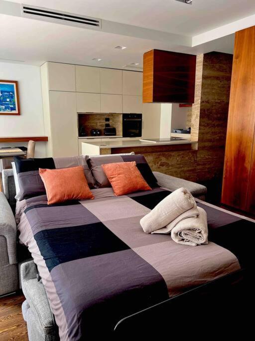 Pembroke St Julians Luxury, Comfort, Location Bagian luar foto
