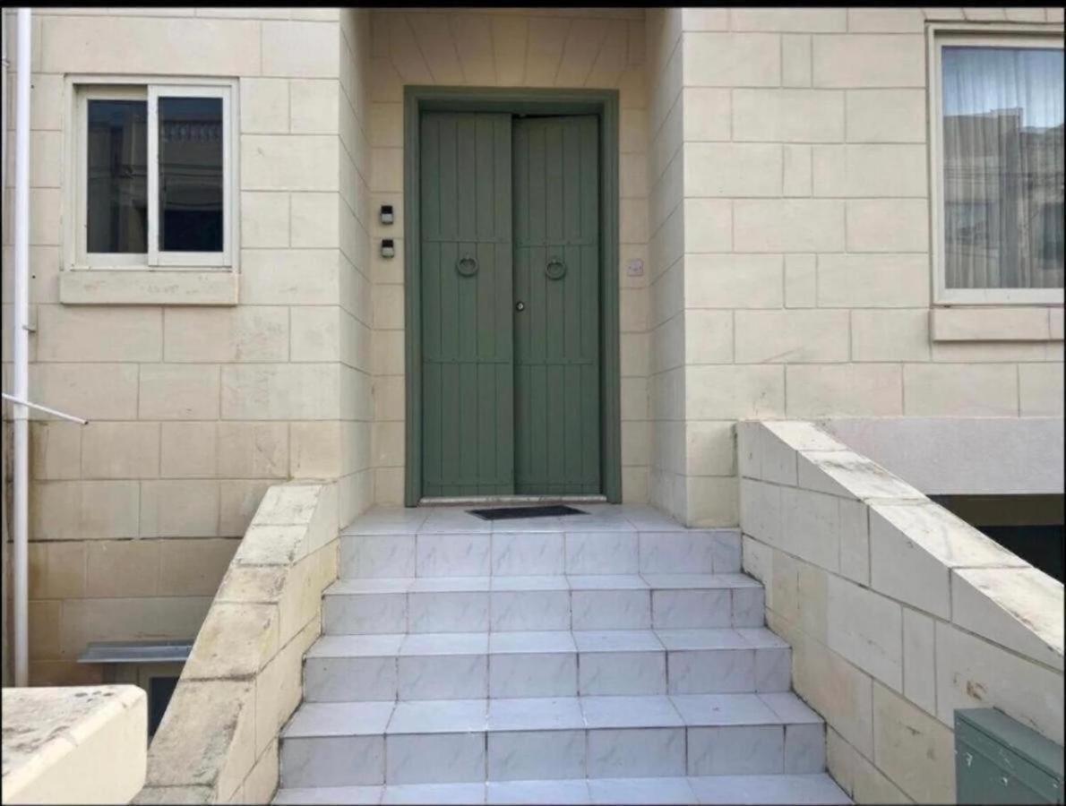 Pembroke St Julians Luxury, Comfort, Location Bagian luar foto